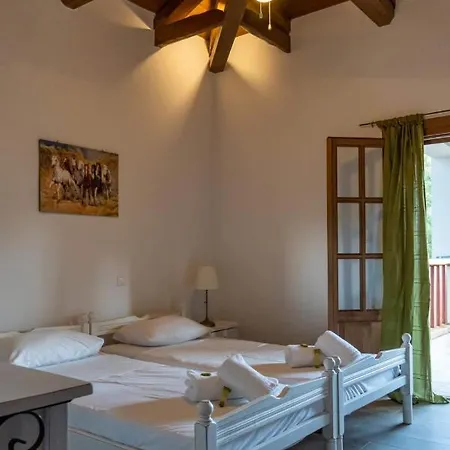 Platanos Semesterbostad Vasiliki