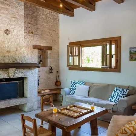 Platanos Semesterbostad Vasiliki