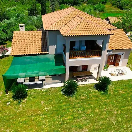 Platanos Holiday home *